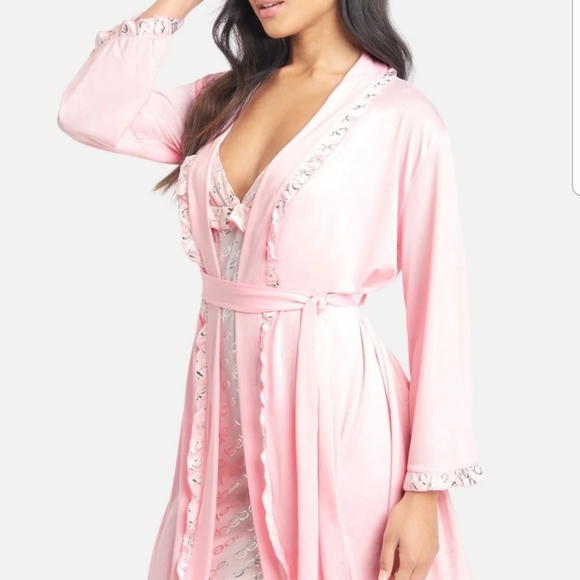 Bebe Robe - Picture 2 of 4